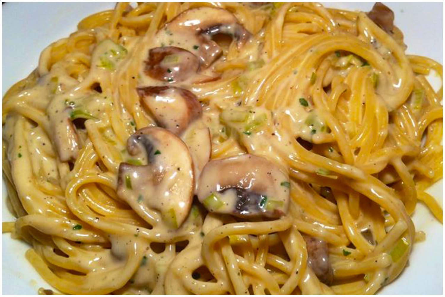 Spaghetti mit Champignon- Sahnesauce - TopLecker.com