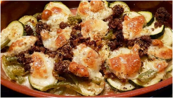 Zucchini-Hackfleisch-Auflauf in der Low Carb Version