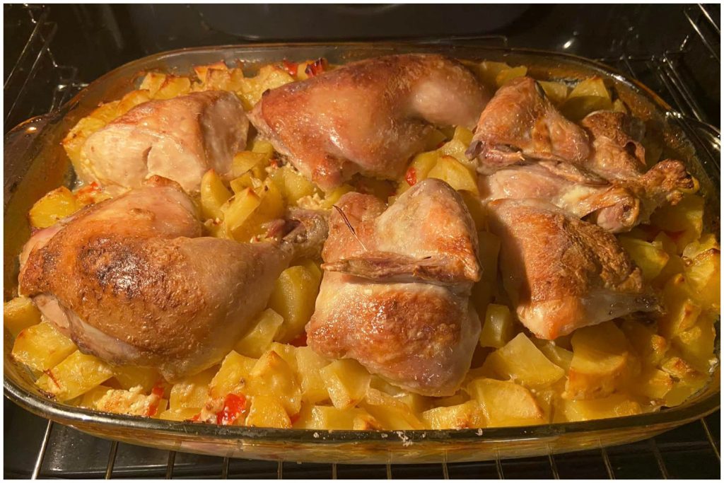 Klassischer Kassler-Rosenkohl-Kartoffel-Auflauf