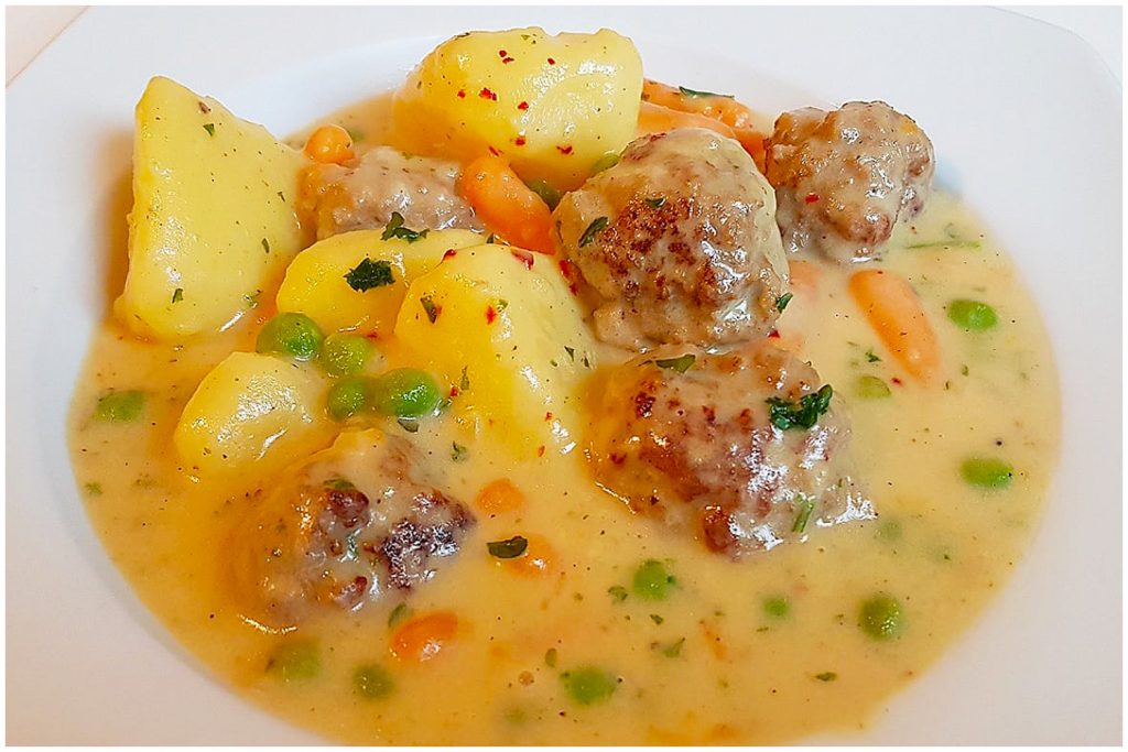 Herzhafter Wikinger Topf mit Hackbällchen und Sahne