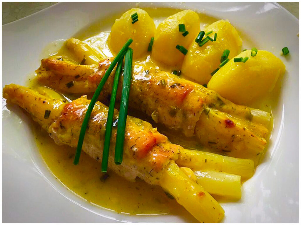 Hähncheninvoltini mit Spargel und Kräuter-Zitronensoße