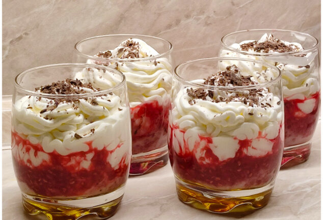 Schnelle Himbeer-Sahne-Torte ohne Backen