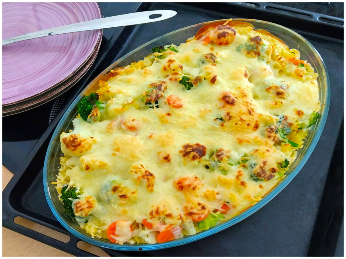 Brokkoli-Nudel-Gratin mit Hähnchen